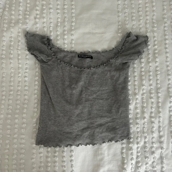 Brandy Melville Gray Ruffled Top - Picture 1 of 4